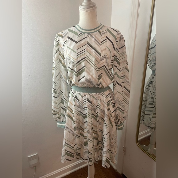 Ted Baker Dresses & Skirts - Ted Baker Everglades Chevron Patterned Long Sleeve Dress with sequin thread